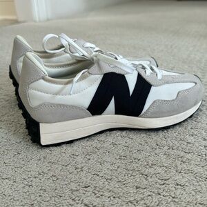 New Balance 327 sneakers